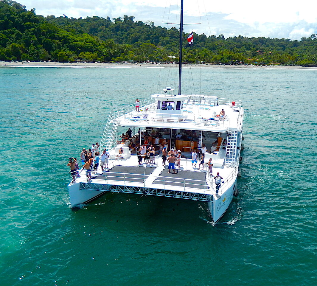 Catamaran Boat Tour Manuel Antonio | Igloo Beach Lodge Hotel in Costa Rica