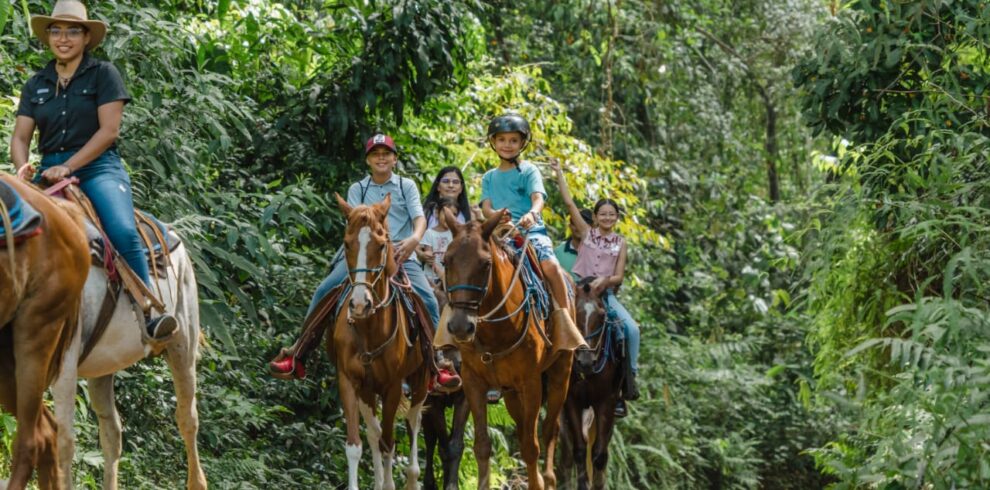 Horseback Riding Tour | Igloo Beach Lodge Manuel Antonio